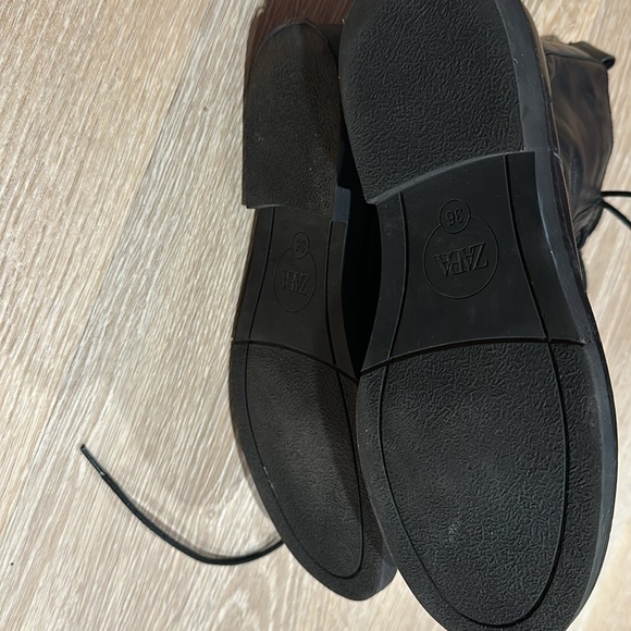 Zara combat boots. Rugged and elegant at same time with faux leather laces. - Picture 5 of 6